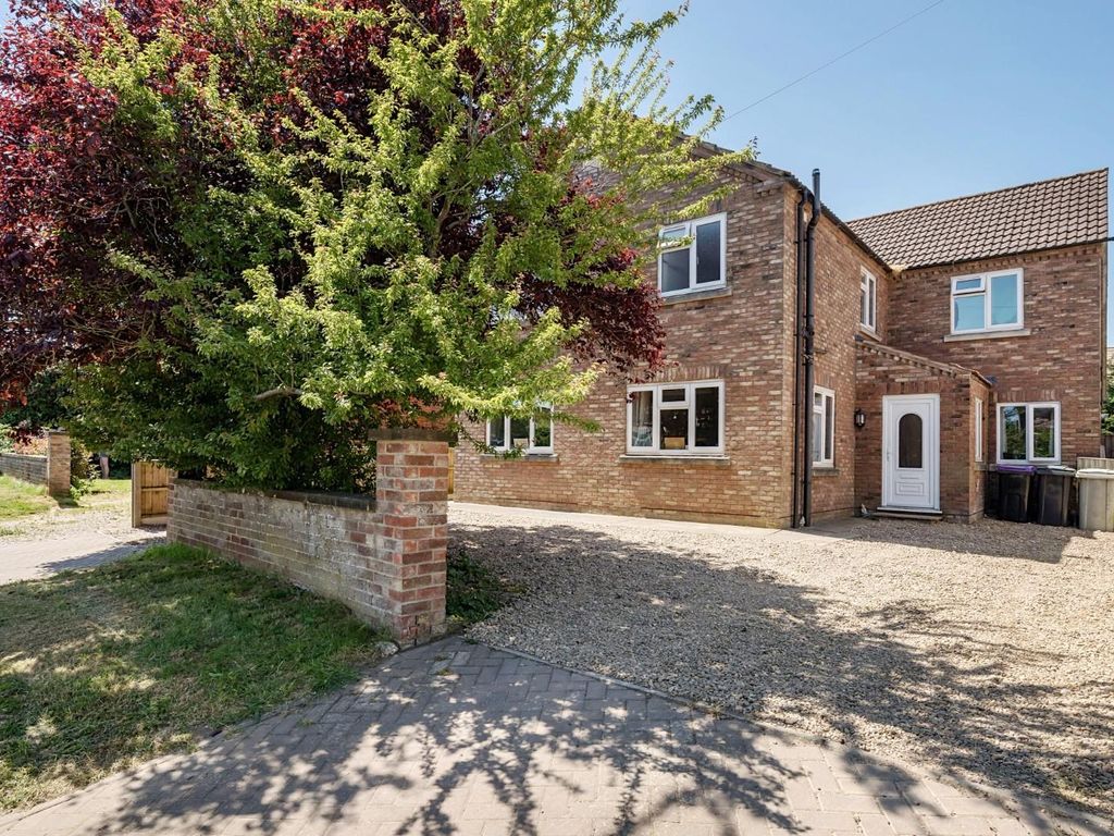 5 bed detached house for sale in Partney Road, Spilsby PE23, £375,000