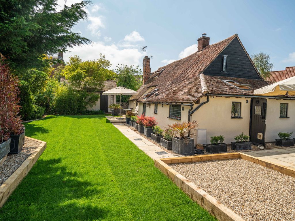 3 bed cottage for sale in Bannister Green, Felsted CM6, £595,000