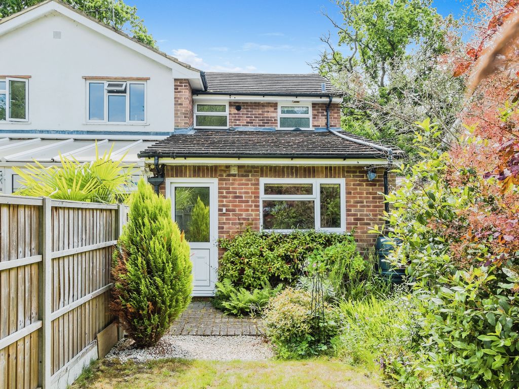 1 bed semi-detached house for sale in Dartnell Park Road, West Byfleet KT14, £425,000
