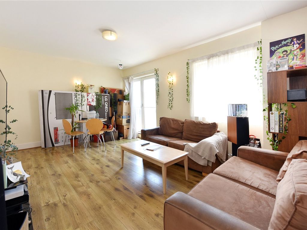 2 bed flat for sale in Artichoke Hill, London E1W, £525,000