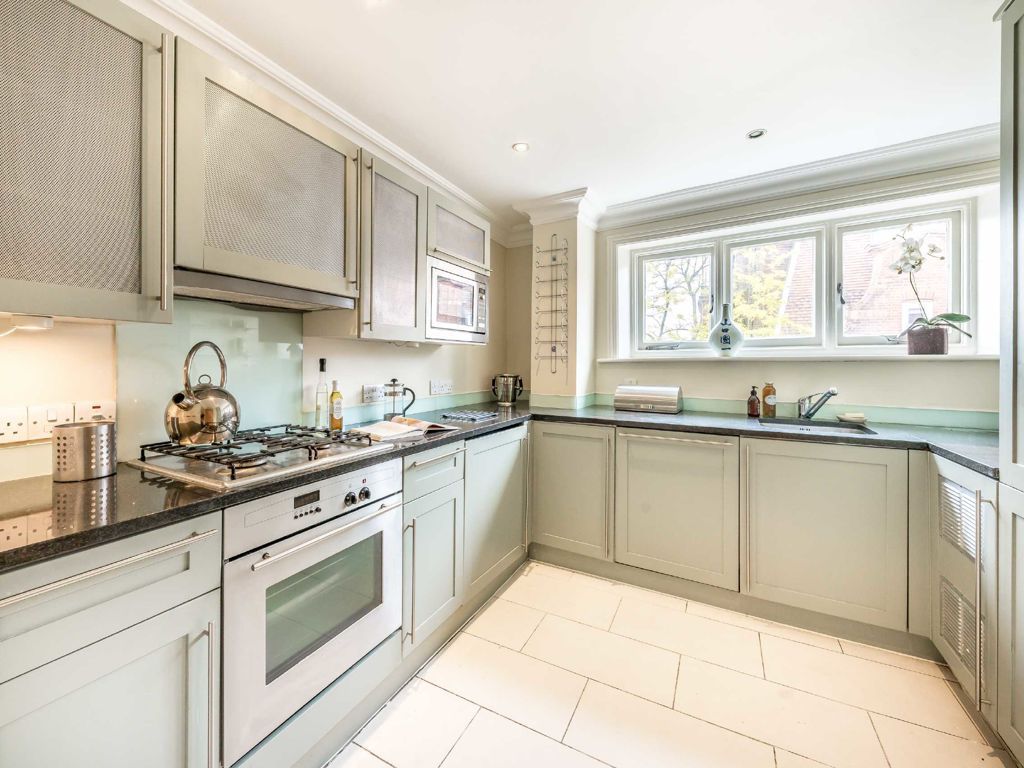 3 bed flat for sale in Draycott Place, London SW3, £2,000,000