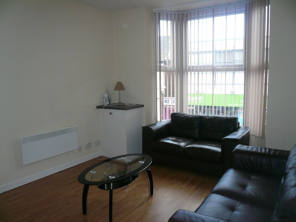 2 bed flat to rent in High Road, Beeston NG9, £1,127 pcm