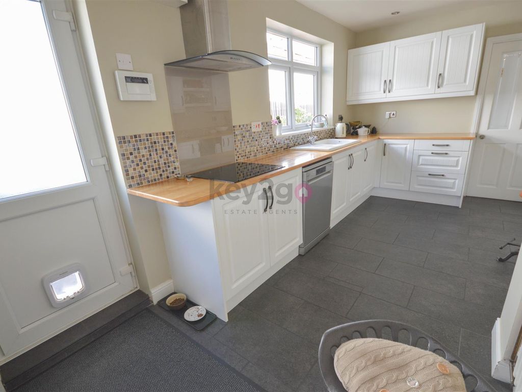 3 bed detached house for sale in Mosborough Moor, Mosborough, Sheffield S20, £380,000