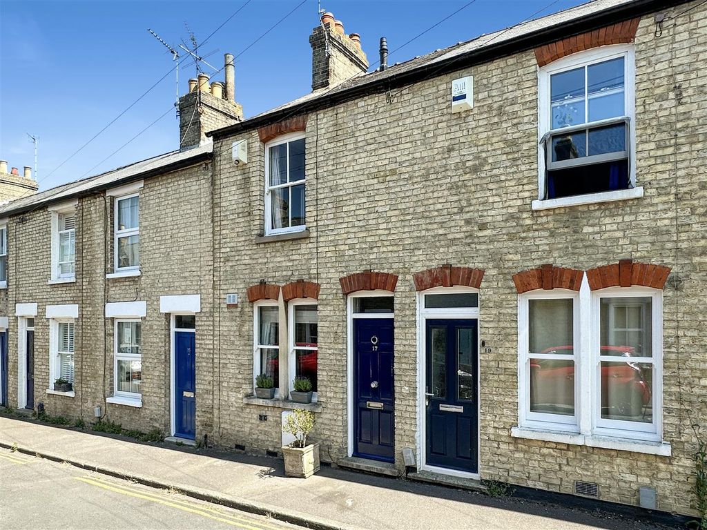3 bed terraced house for sale in Hale Street, Cambridge CB4, £450,000