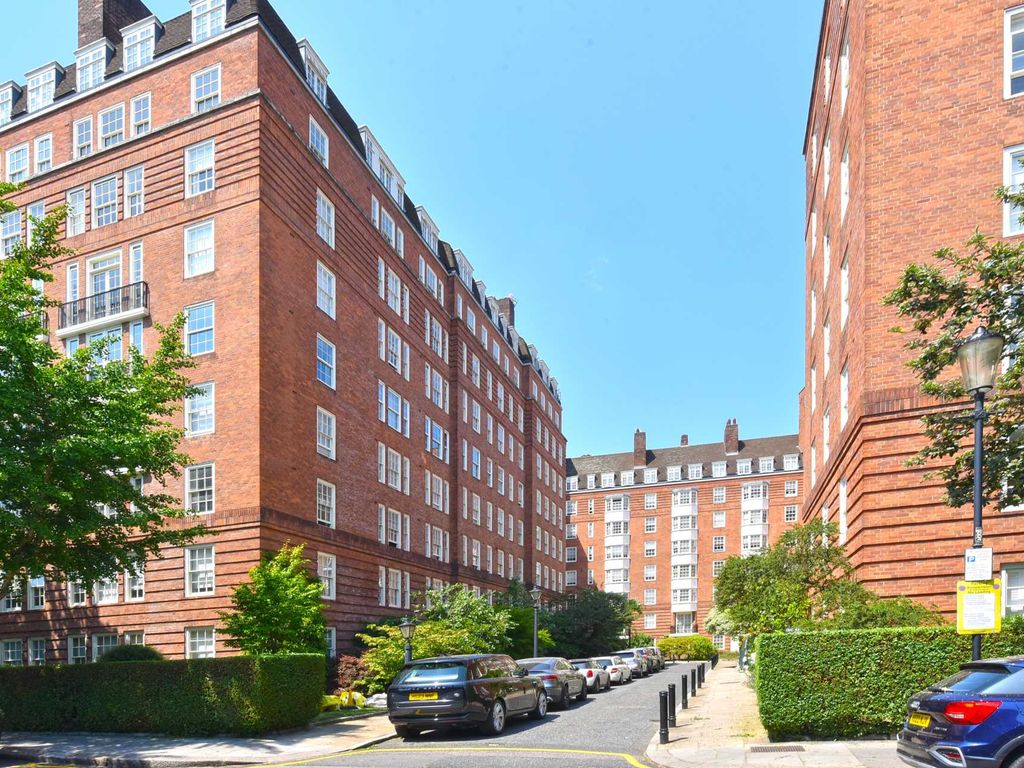 1 bed flat for sale in Whiteheads Grove, Chelsea SW3, £895,000