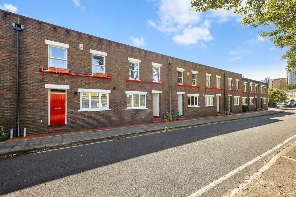 3 bed terraced house for sale in Gilbert Road, London SE11, £800,000