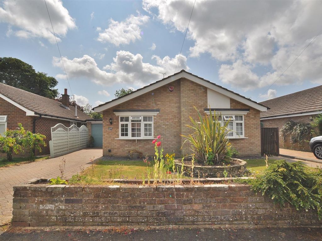 3 bed detached bungalow for sale in Salusbury Lane, Offley, Hitchin SG5, £550,000