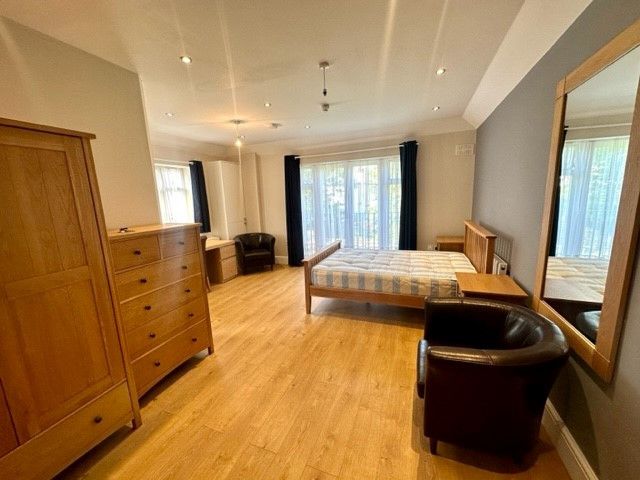 Room to rent in Park Avenue North, Willesden NW10, £1,200 pcm