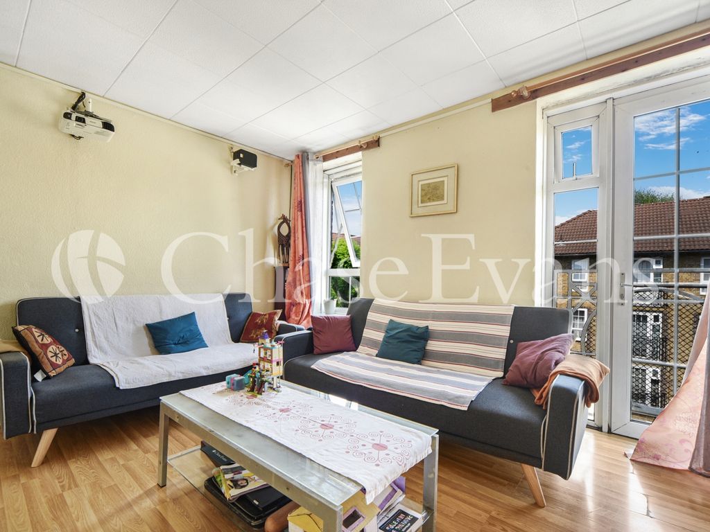 2 bed flat for sale in Cahir Street, Isle Of Dogs E14, £340,000