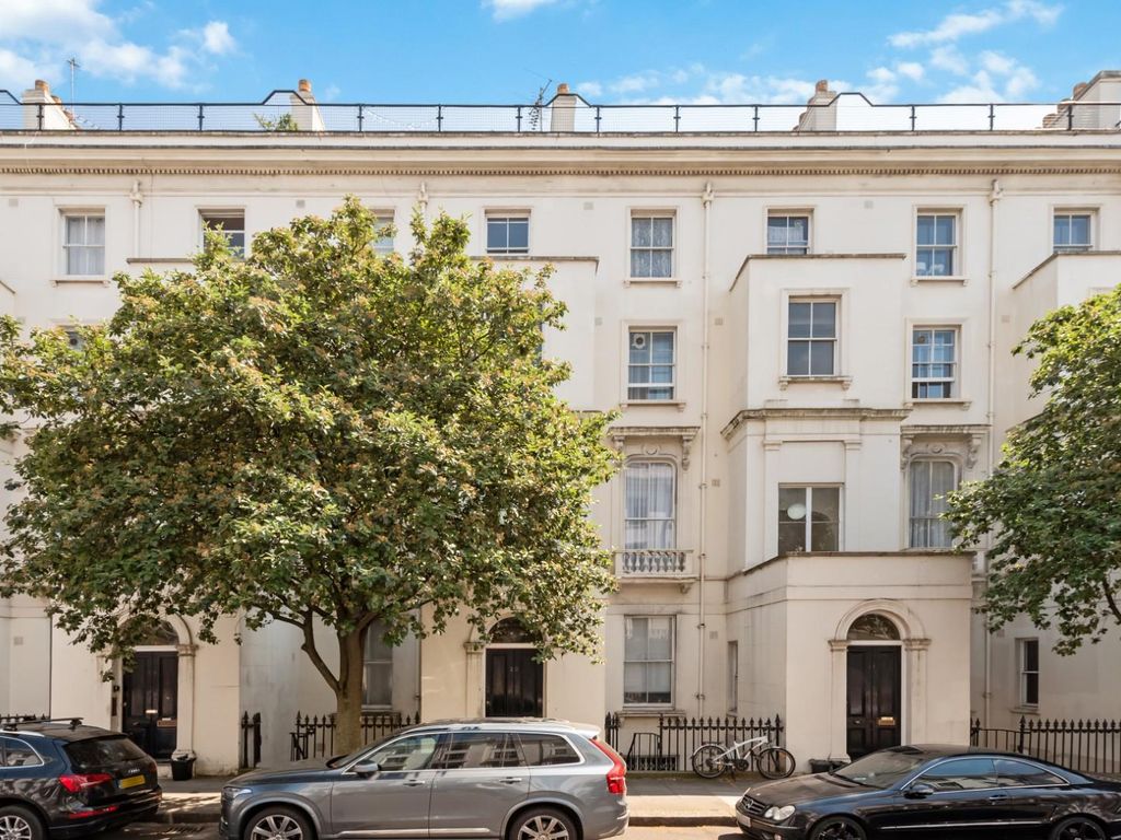 1 bed flat for sale in Porchester Square, Bayswater W2, £495,000
