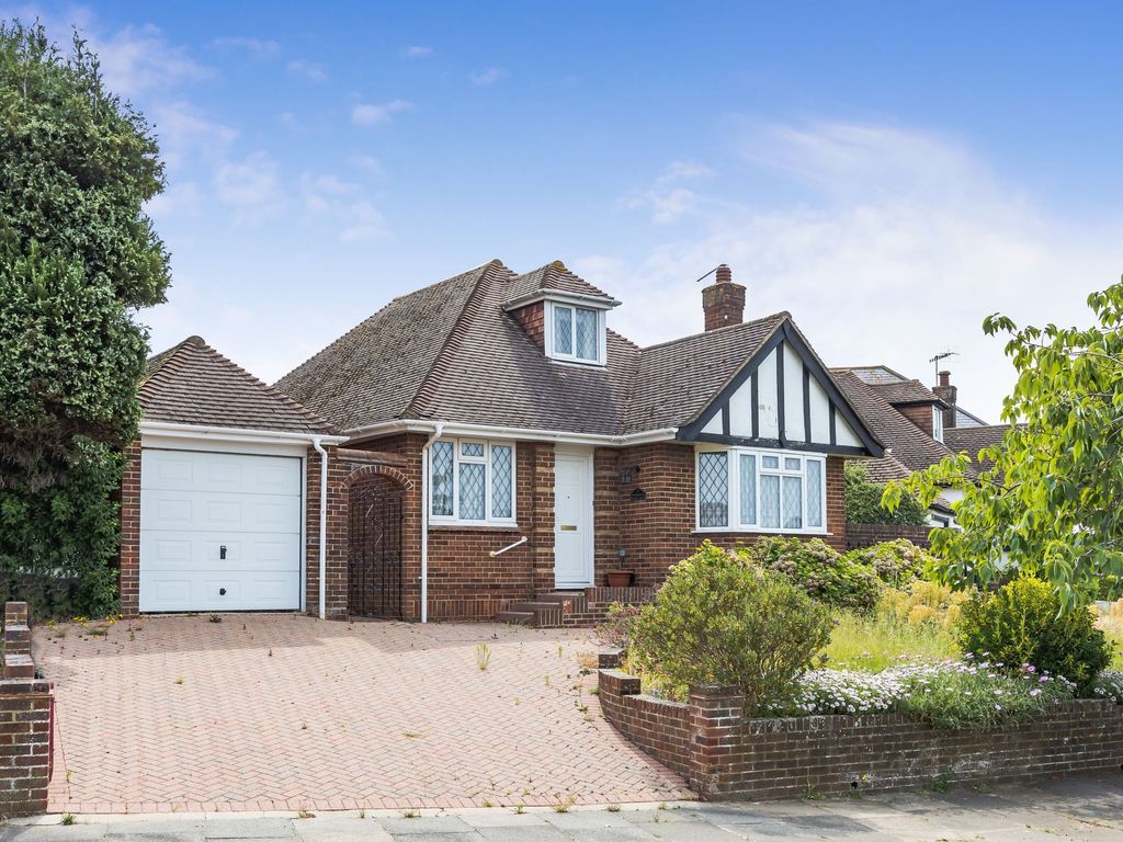 3 bed detached house for sale in Benett Drive, Hove BN3, £800,000