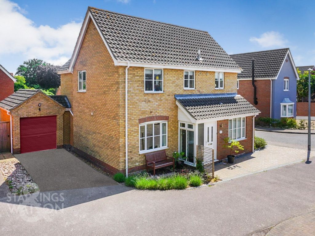4 bed detached house for sale in Cranes Meadow, Harleston IP20, £350,000