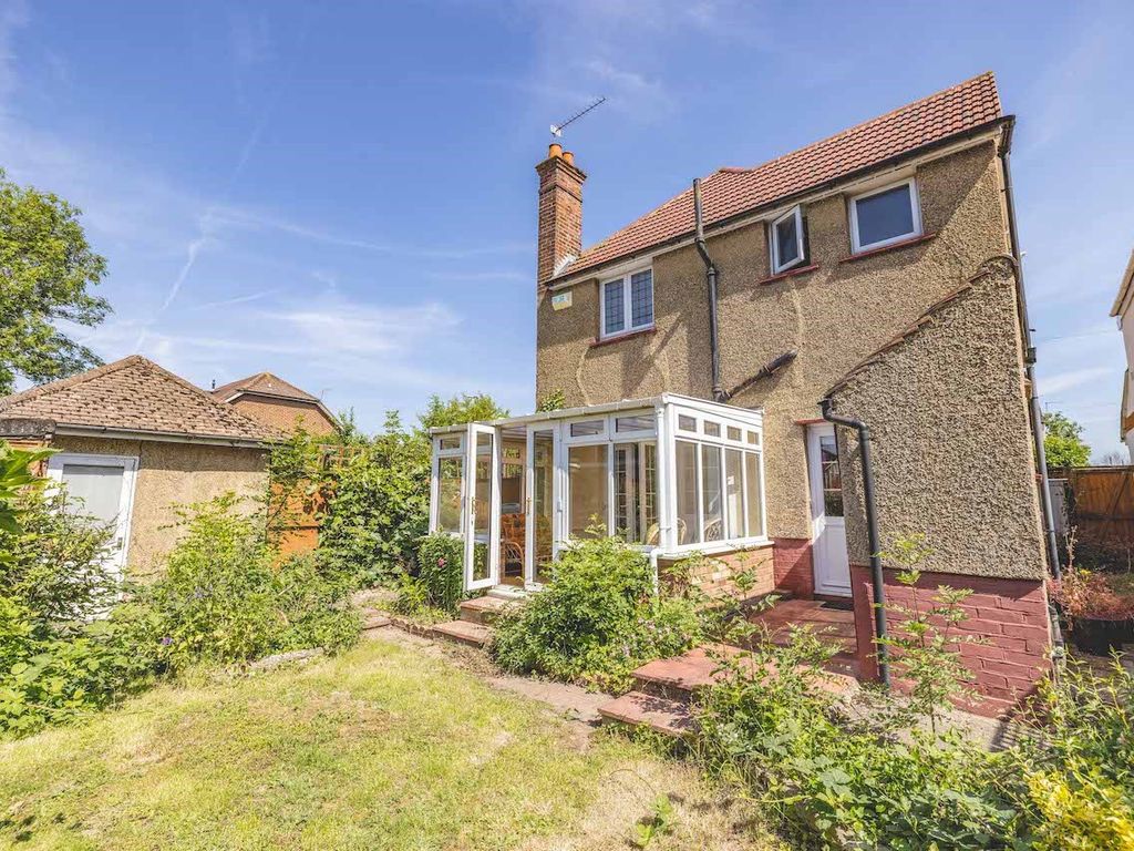 3 bed detached house for sale in Langley Road, Langley SL3, £700,000