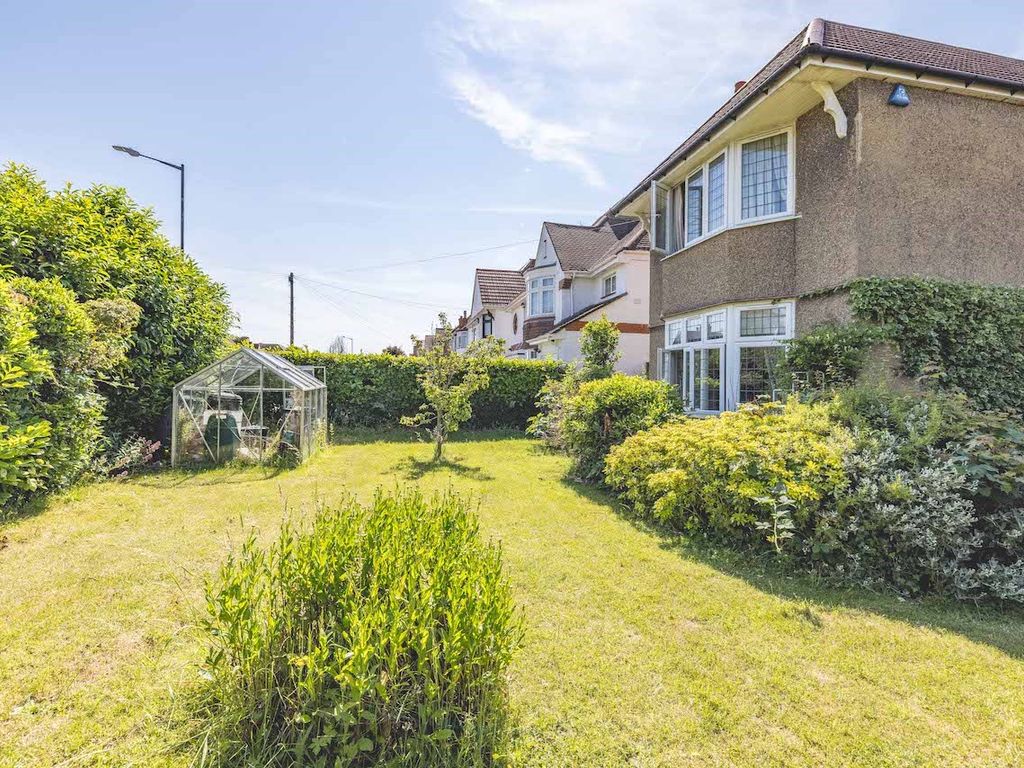 3 bed detached house for sale in Langley Road, Langley SL3, £700,000