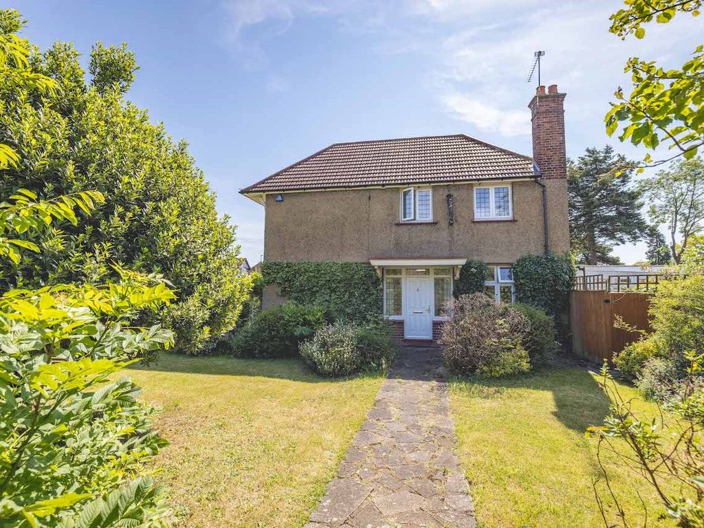 3 bed detached house for sale in Langley Road, Langley SL3, £700,000