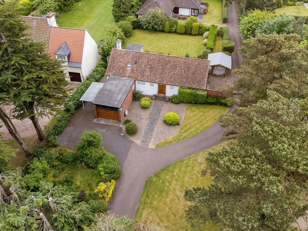 3 bed detached bungalow for sale in Buchanan Gardens, St Andrews KY16, £765,000
