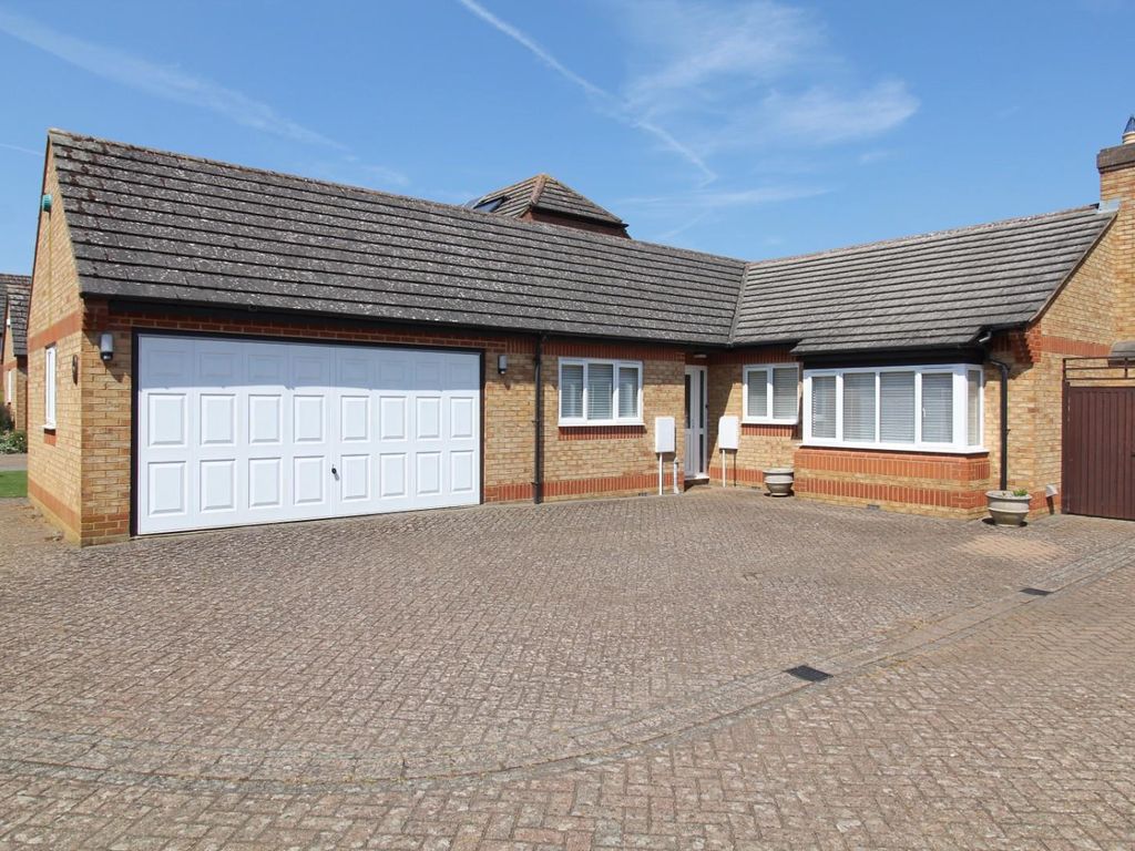 3 bed detached bungalow for sale in Bell Foundry Close, Gamlingay, Sandy SG19, £525,000