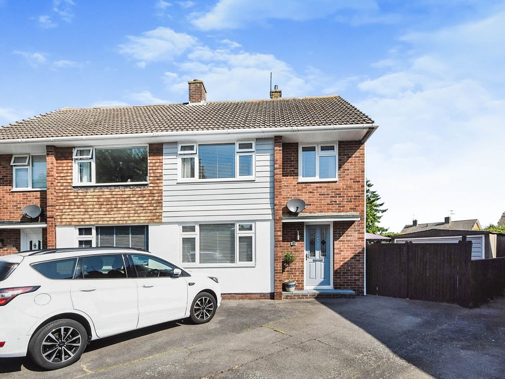 3 bed semi-detached house for sale in Abbess Close, Chelmsford CM1, £500,000