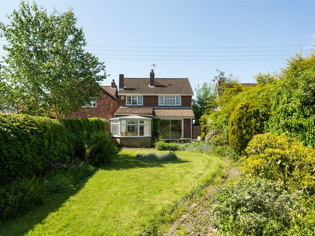 4 bed detached house for sale in Hopgrove Lane North, York, North Yorkshire YO32, £370,000