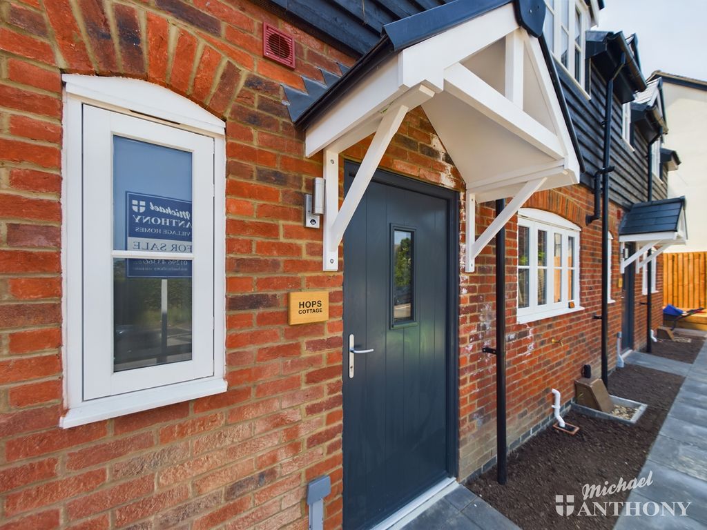 3 bed mews house for sale in Hartwell Mews, Stone, Aylesbury HP17, £399,500