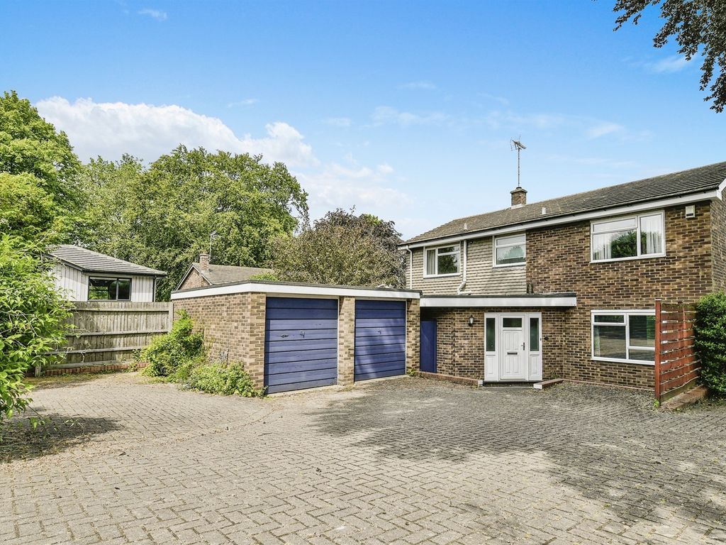 4 bed detached house for sale in Wymondley Road, Hitchin SG4, £850,000