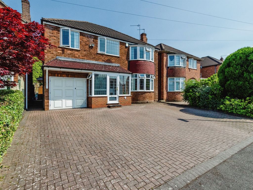 4 bed detached house for sale in Woodside Close, Walsall WS5, £475,000