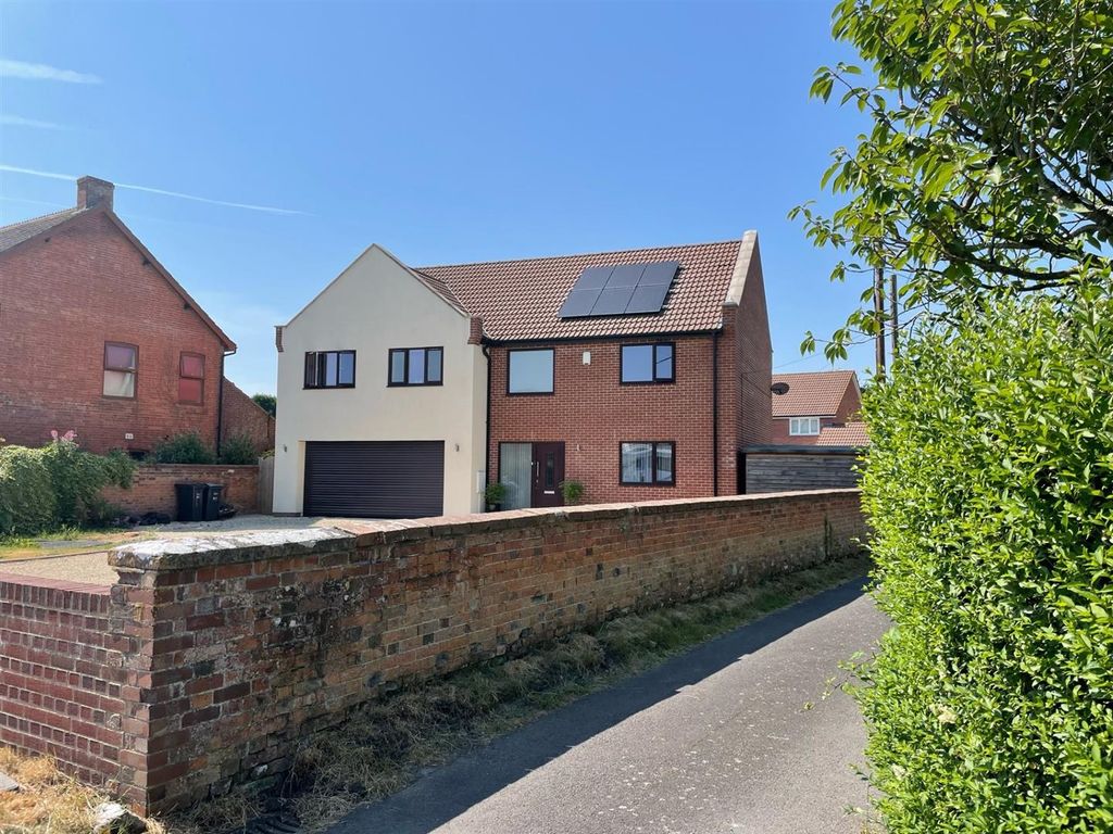 5 bed detached house for sale in Chapel Road, Rooksbridge, Axbridge BS26, £550,000