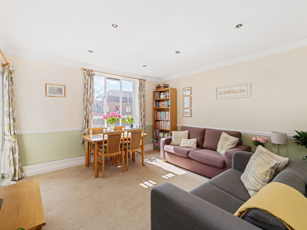 2 bed flat for sale in Iron Mill Road, London SW18, £400,000