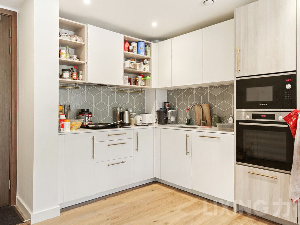 1 bed flat for sale in Mary Neuner Road, London N8, £420,000
