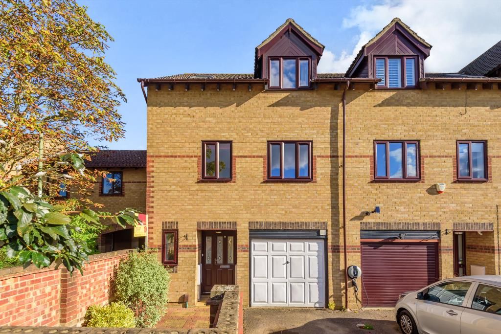 4 bed town house for sale in Bicester, Oxfordshire OX26, £400,000