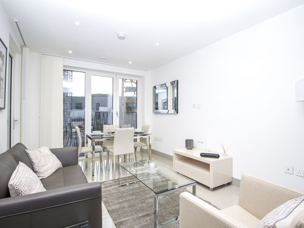 1 bed flat for sale in Delphini Apartments, Blackfriars Circus, Southwark SE1, £575,000