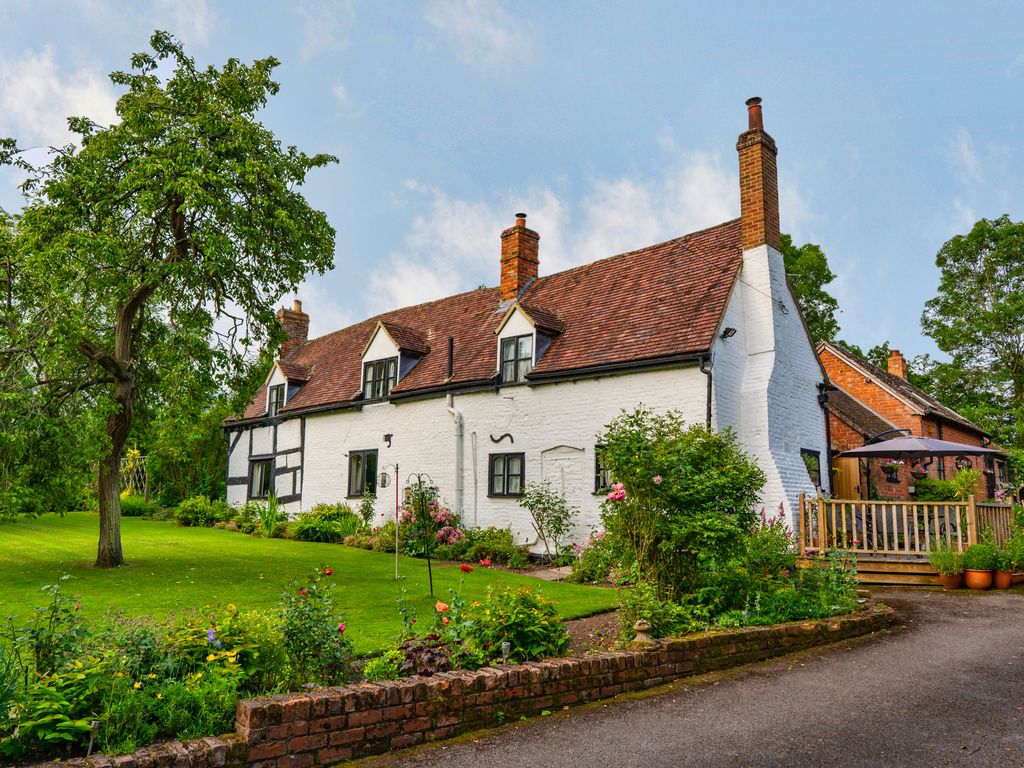 5 bed farmhouse for sale in Longdon, Tewkesbury GL20, £895,000