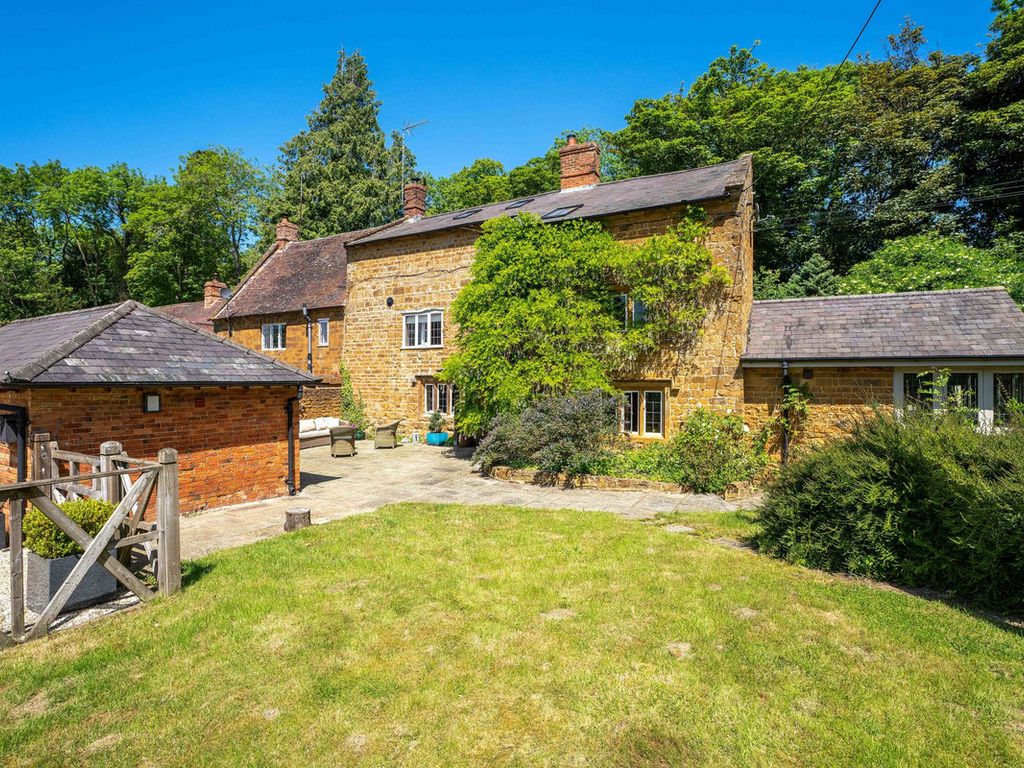 5 bed cottage for sale in Park Close, Southam, Avon Dassett Warwickshire CV47, £900,000
