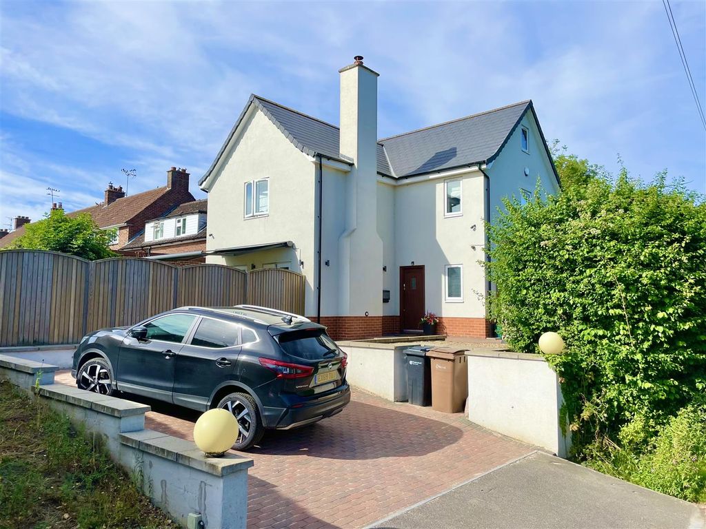 3 bed detached house for sale in Pleshey Road, Ford End, Chelmsford CM3, £530,000