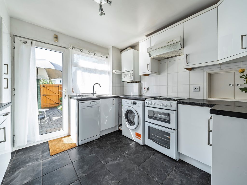 3 bed terraced house for sale in Greenfields, Maidenhead SL6, £380,000