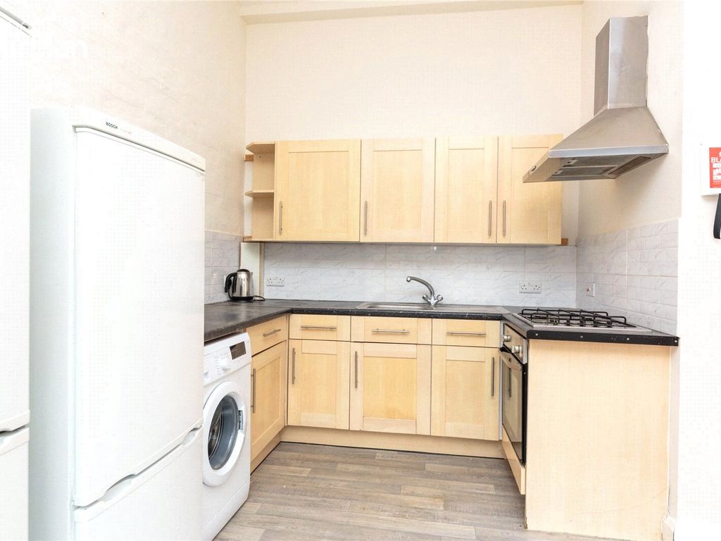 5 bed terraced house to rent in Cambridge Grove, Hove BN3, £2,492 pcm