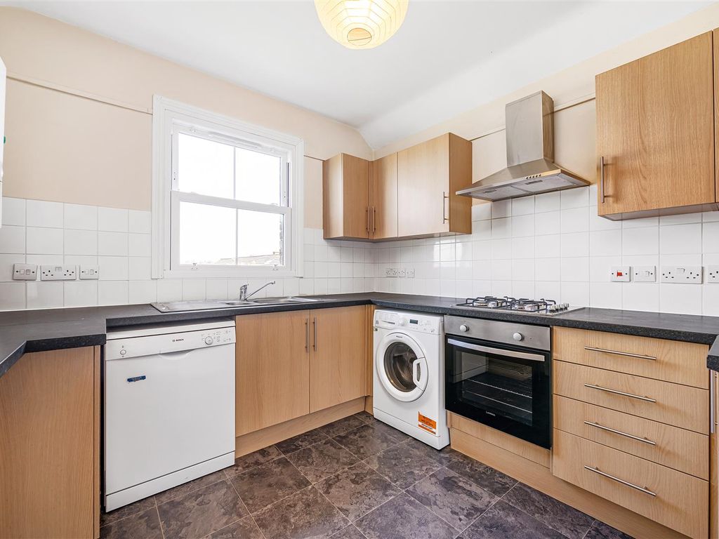 3 bed flat for sale in Idmiston Road, West Norwood SE27, £600,000