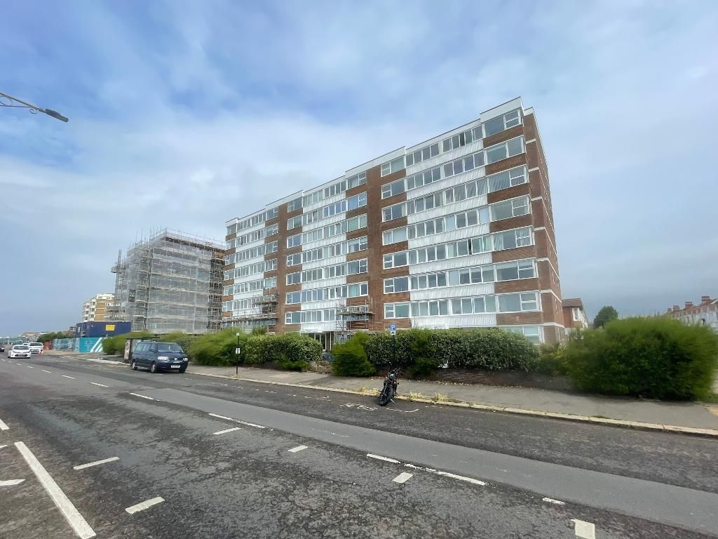 1 bed flat to rent in Kingsway, Hove BN3, £1,250 pcm