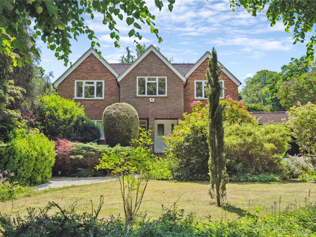 4 bed detached house for sale in New Road, Little Kingshill, Great Missenden, Buckinghamshire HP16, £1,195,000