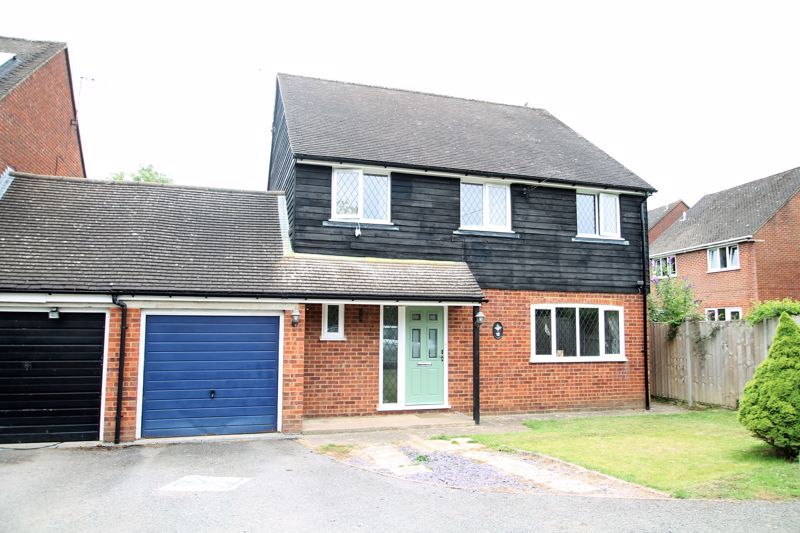 4 bed detached house to rent in New Road, Walters Ash, High Wycombe HP14, £2,200 pcm