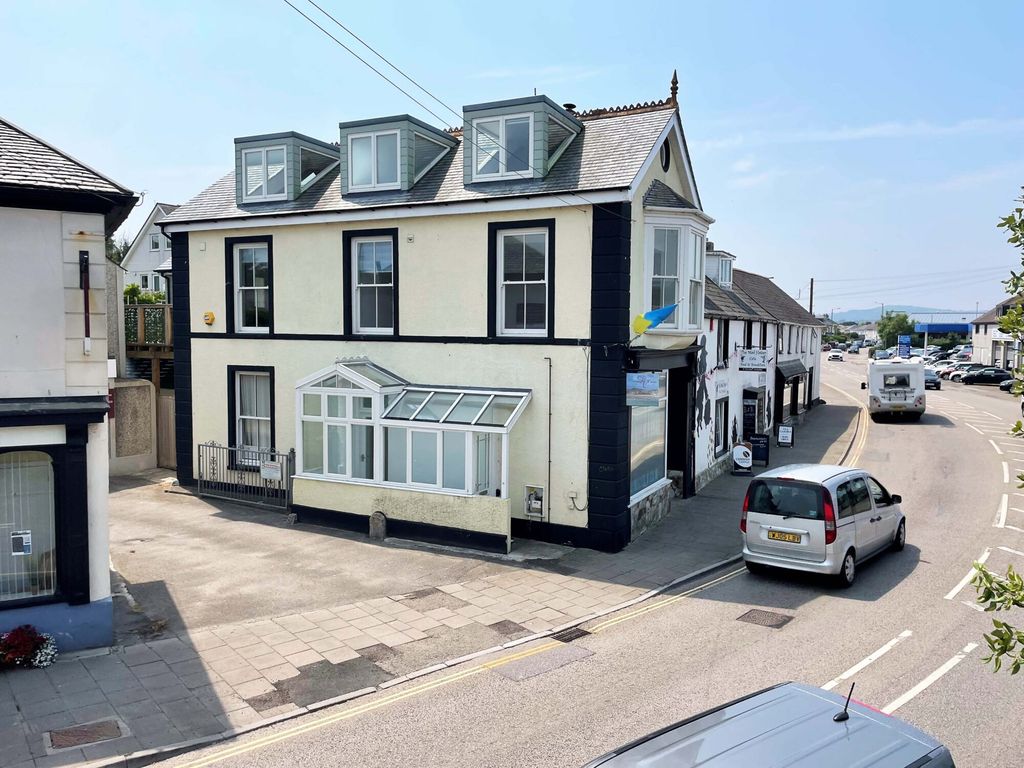 2 bed end terrace house for sale in Fore Street, Hayle TR27, £345,000