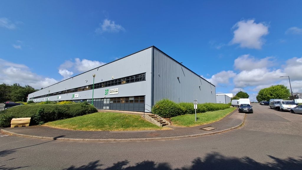 Light industrial to let in 37 Potters Lane, Kiln Farm, Milton Keynes, Buckinghamshire MK11, £78,556 pa