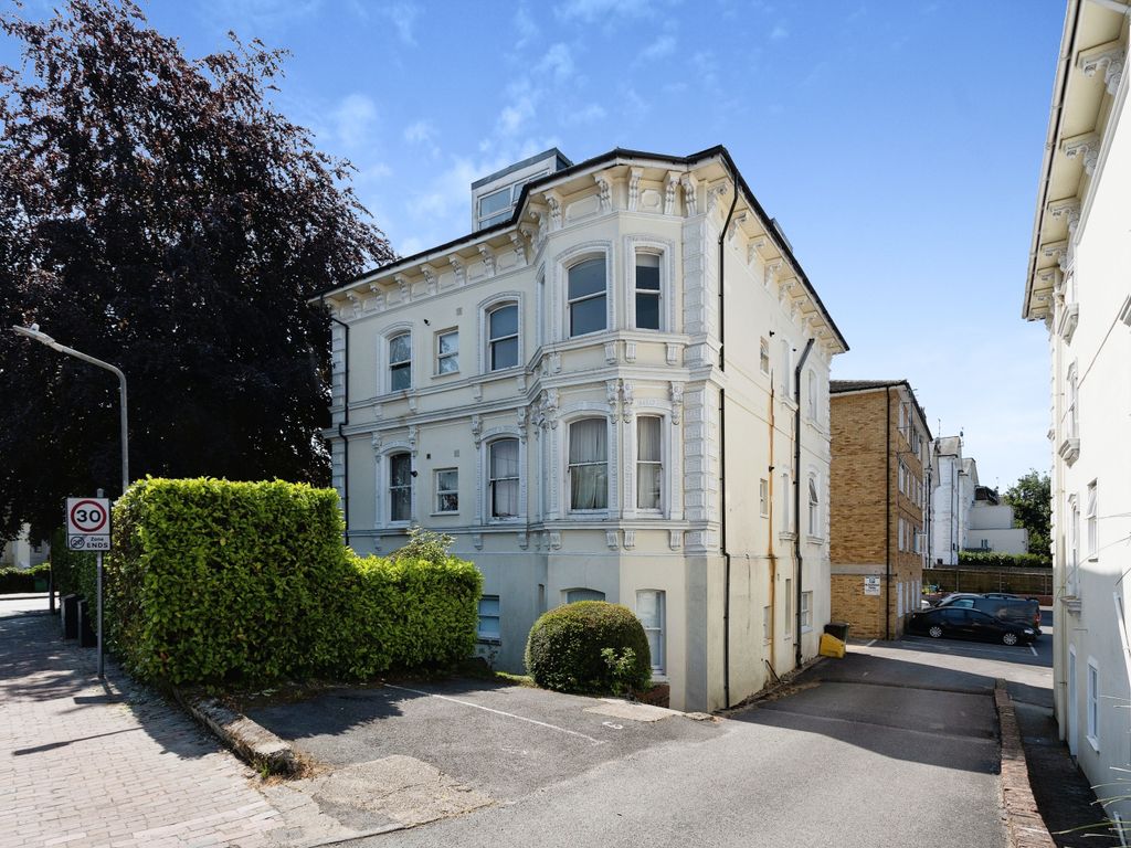 1 bed flat for sale in Upper Grosvenor Road, Tunbridge Wells, Kent TN1, £160,000