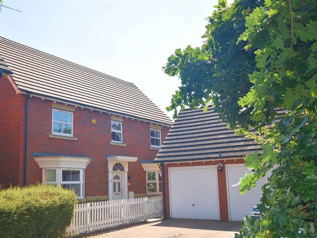 6 bed detached house for sale in Whitebeam Close, Weston Turville, Aylesbury HP22, £650,000