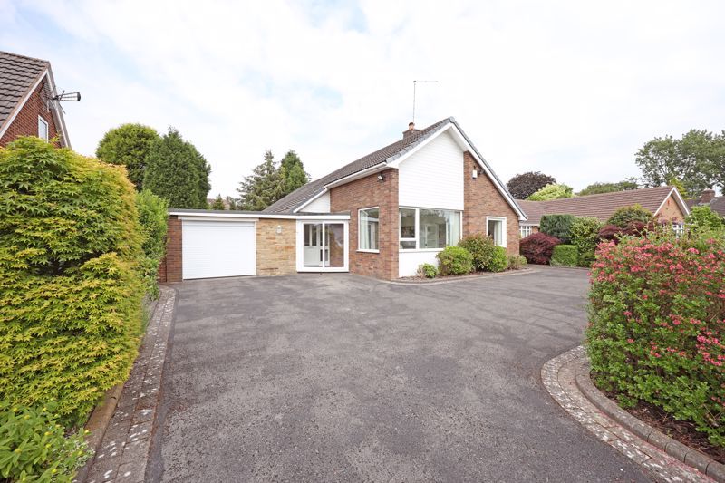 3 bed detached bungalow for sale in Repton Drive, Newcastle-Under-Lyme ST5, £430,000