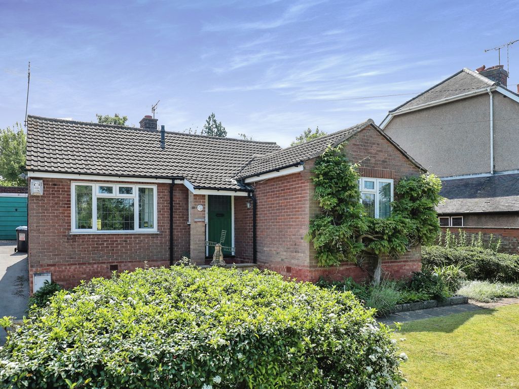 3 bed detached bungalow for sale in Brookside, Stretton On Dunsmore, Rugby CV23, £400,000