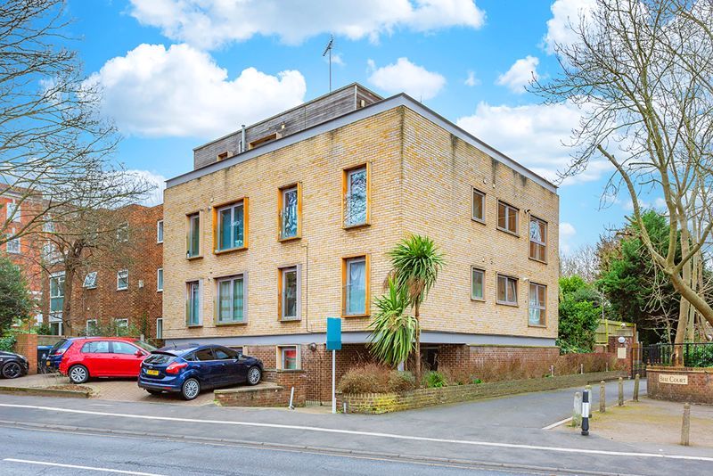 1 bed flat for sale in Kingston Hill, Kingston Upon Thames KT2, £320,000