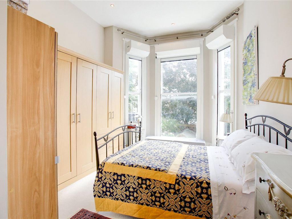 2 bed flat for sale in Elsham Road, London W14, £820,000