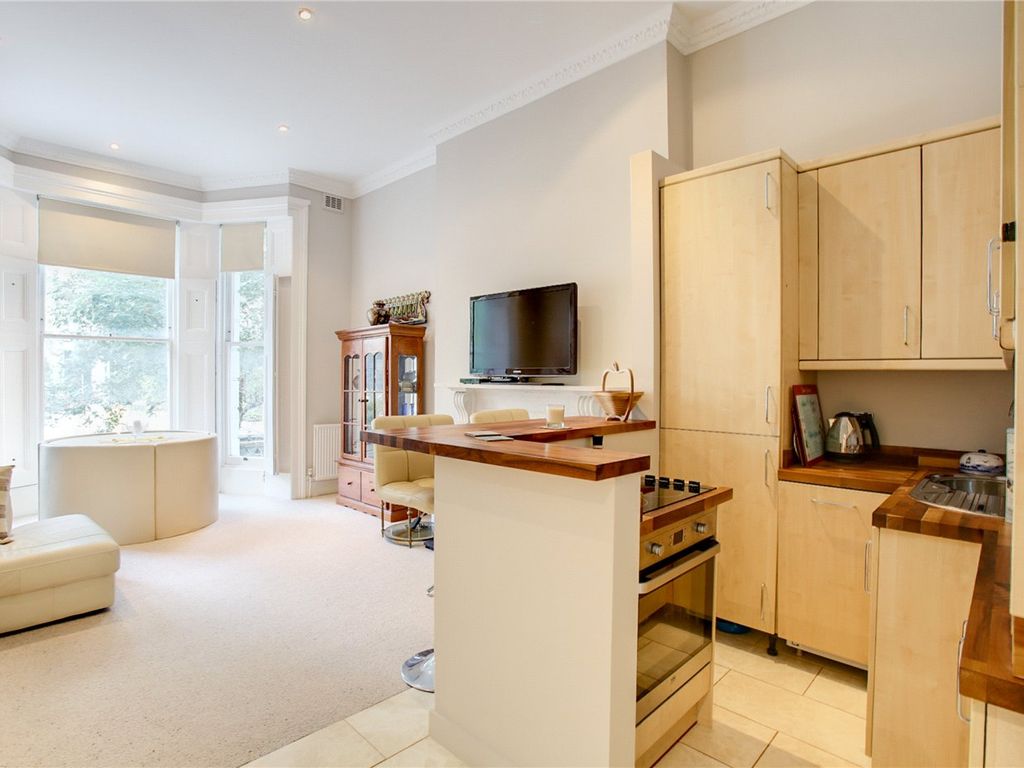 2 bed flat for sale in Elsham Road, London W14, £820,000