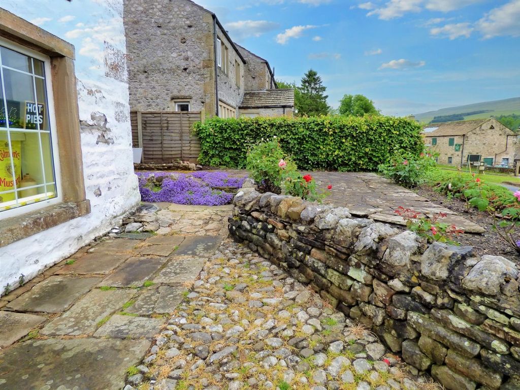 4 bed detached house for sale in Buckden, Skipton BD23, £465,000